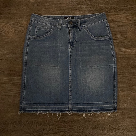 Vintage Y2K Jean skirt in EUC! - Picture 1 of 4